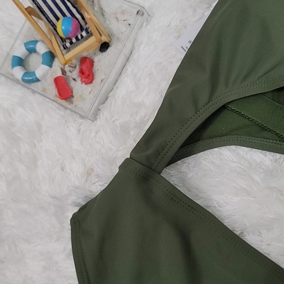 *** Sold *** Hurley One Piece Cutout Monokini Swimsuit - Picture 10 of 10